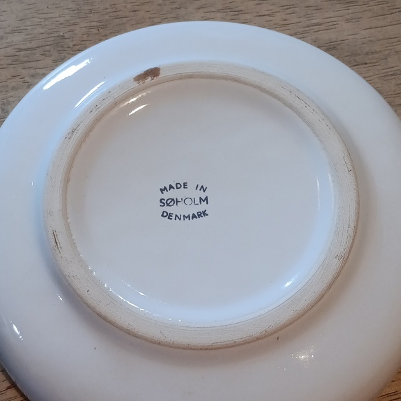 2/$25 White and Gold Souvenir Plate - Picture 3 of 3